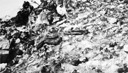 i miserti resti del cadavere di un travolto da valanga sul fronte dell'Adamello 